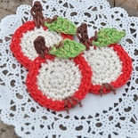 Набор вязаных яблочек ручной работы, цвет красный, диаметр 3-3,5см, 3 шт.	 	 	 	