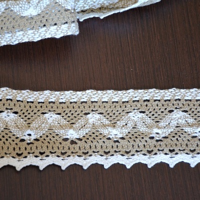 Мереживо бавовняне, в’язане, колір біло-бежевий (сірий), ширина 5см, довжина 90 см