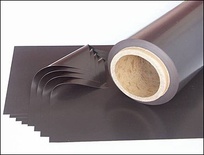 Магнітний виніл на клейовій основі, 62 х 100 см, товщина 0,4 мм.