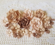 Квіти з тканини (18 шт.), бежевій, 2,5см - 5см