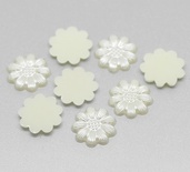 Квіточка, імітація перлинок, 13мм, колір молочний, 10 шт.
