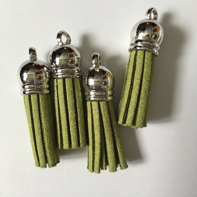 Підвіска - китиця з замші з срібним наконечником, 35х10 мм, колір оливковий