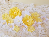 Набір квітів з тканини (15шт.), жовто-білий, 2,5 см - 5 см