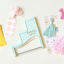 Инструмент для создания кисточек от  We R Memory Keepers - Tassel Loom
