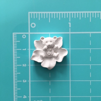 Гіпсова прикраса - Ведмедик в квітці від E.В.A., 2х2см
