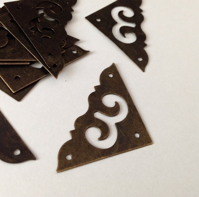 Куток металевий, колір старої латуні, 38x38мм, 1 деталь