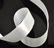 Атласна стрічка White, колір білий, ширина 25,4 мм, довжина 90 см