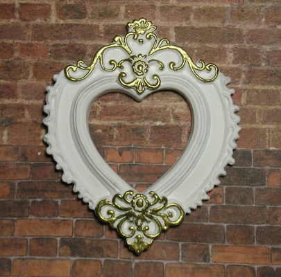 Гіпсова рамка від E.В.A - "Серце" біла з золотими візерунками, 7х5.8 см
