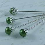 Декоративная булавка с жемчужиной в оправе, круглая, цвет зеленый, 1 шт.