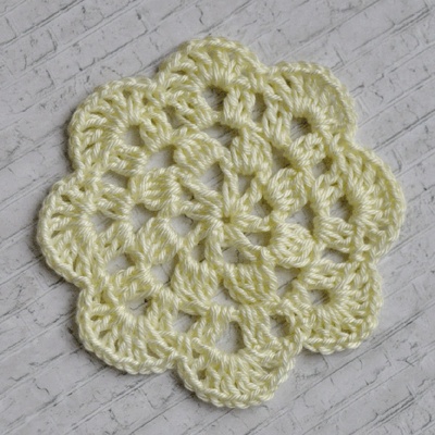 Вязаная салфетка ручной работы, цвет "шампань", 9см