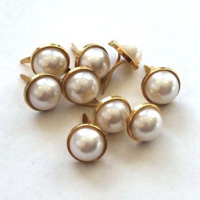 Набор брадсов Eyelet Outlet - Pearl Brads, цвет белый жемчужный, в золотистой оправе, 12 мм, 10 штук