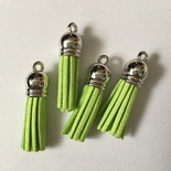 Підвіска - китиця з замші з срібним наконечником, 35х10 мм, колір салатовий