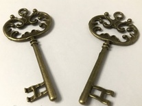 Металлический ключик, старая латунь, 70х30мм