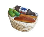Продукты в плетеной корзине с бутылкой от Art of Mini