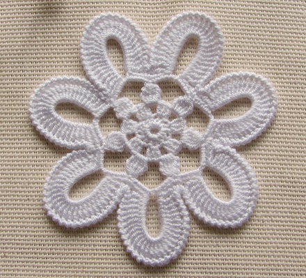 Уютный декор от LESHCHENKO-Вязаный круглый  ажурный мотив "Irish flower", 10см,  1шт.