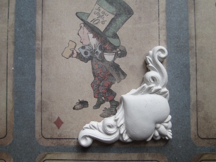 Гипсовое украшение - Уголок с сердечком большой, 3,5х3,4 см