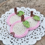 Набор вязаных яблочек ручной работы, цвет розовый, диаметр 3-3,5см, 3 шт.	 	 	 	