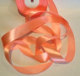 Атласна стрічка Peach, колір персиковий, ширина 24 мм, довжина 90 см