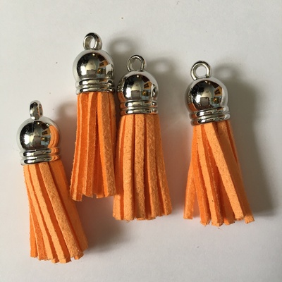 Підвіска - китиця з замші з срібним наконечником, 35х10 мм, колір персиковий