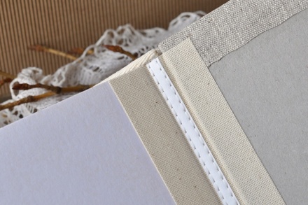 Альбом от Светланы Ковтун в классическом переплете с тканевым покрытием, лен серый, 20х20 см, 5 разворотов, расст. 7 мм