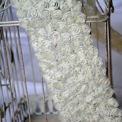 Лента из маленьких розочек, цвет молочный, 6 рядов цветов, длина 30 см