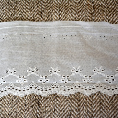 Мереживо шиття, колір білий натуральний, 100% бавовна, ширина 6 см, довжина 45см