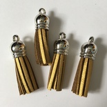 Подвеска - Кисточка из замши с серебристым наконечником, 35х10 мм, цвет золотой